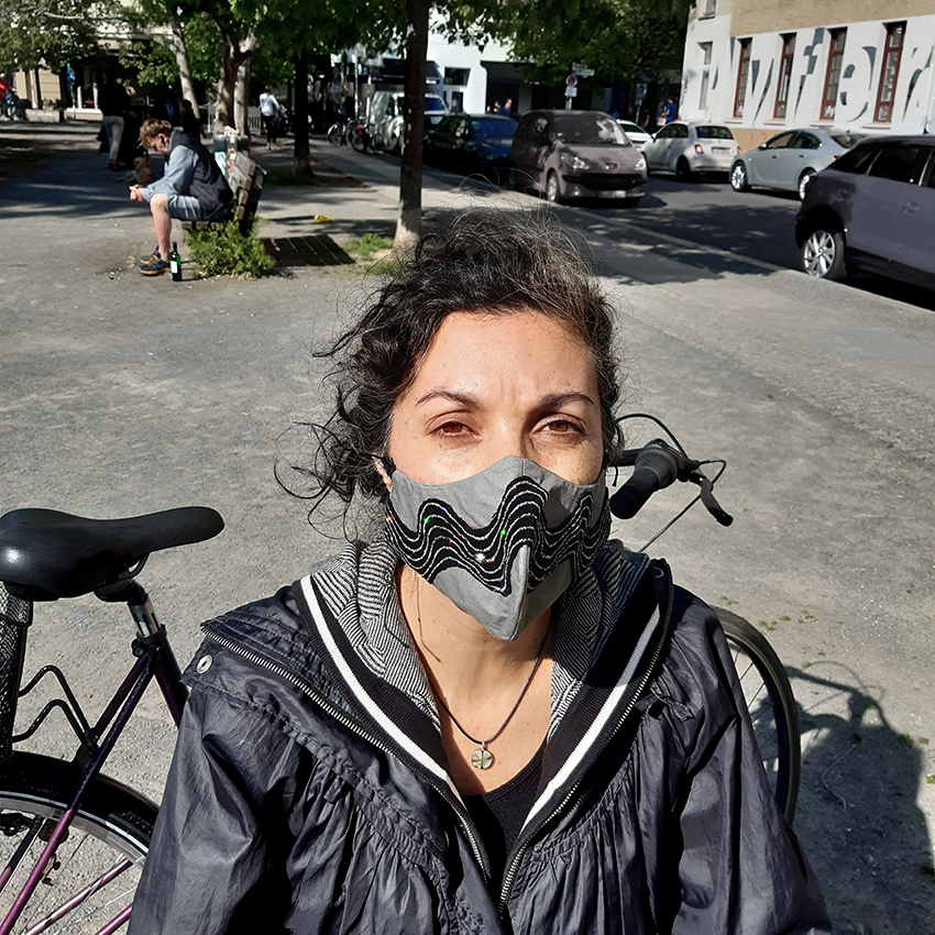 Mask for better communication with Salmon  Michelle Letelier
